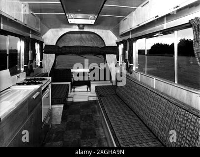 Tourismus, Camping, Wohnmobil, Bluebird Highwayman, Inside, UM 1960, ADDITIONAL-RIGHTS-CLEARANCE-INFO-NOT-AVAILABLE Stockfoto