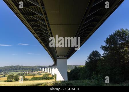 Die Mintarderbrücke überquert die Ruhr bei Mühlheim Stockfoto