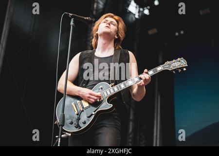 ITALIEN, MANTOVA, MANTOVA SUMMER FESTIVAL 7. JULI: Die britische Band The Amazons tritt live auf der Bühne des Mantova Summer Festivals auf und eröffnet für Greta Van Fleet. Stockfoto