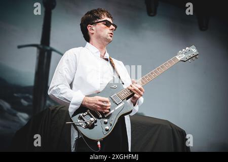 ITALIEN, MANTOVA, MANTOVA SUMMER FESTIVAL 7. JULI: Die britische Band The Amazons tritt live auf der Bühne des Mantova Summer Festivals auf und eröffnet für Greta Van Fleet. Stockfoto