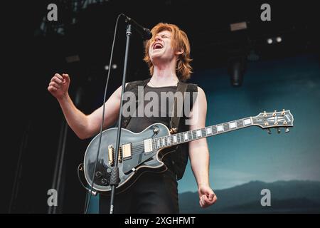 ITALIEN, MANTOVA, MANTOVA SUMMER FESTIVAL 7. JULI: Die britische Band The Amazons tritt live auf der Bühne des Mantova Summer Festivals auf und eröffnet für Greta Van Fleet. Stockfoto