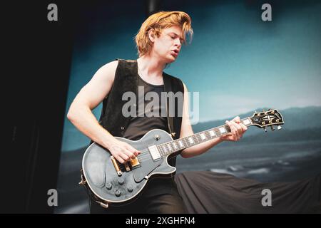 ITALIEN, MANTOVA, MANTOVA SUMMER FESTIVAL 7. JULI: Die britische Band The Amazons tritt live auf der Bühne des Mantova Summer Festivals auf und eröffnet für Greta Van Fleet. Stockfoto