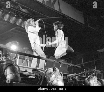The Who treten live auf der Bühne auf dem Oval Cricket Ground in London am 18. September 1971 auf L-R Roger Daltrey, Pete Townshend (Foto: Gijsbert Hanekroot) Stockfoto