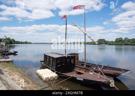 Traditionelle Toue Cabanée, die in Montsoreau vertäut ist Stockfoto