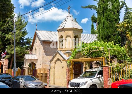 Tiflis, Georgien - 17. JUNI 2024: Außenansicht der Kirche St. Nino in Tiflis, Georgien. Stockfoto