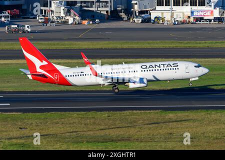 Qantas Airways Boeing 737 landet am Flughafen Sydney. Flugzeug B737 von Qantas Airline kommt an. 737-800 Ebene. Stockfoto