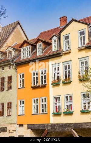 Häuser an der historischen Kaufmannsbrücke in Erfurt Stockfoto