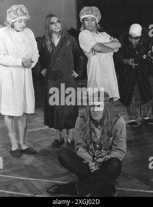 Heatre/Theater, Musical, "Hair", deutsche Version, Regisseur: Werner Schmid, BERTRAND CASTELLI, ZUSATZRECHTE-FREIGABE-INFO-NICHT-VERFÜGBAR Stockfoto
