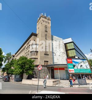 Tiflis, Georgien - 23. JUNI 2024: Monumentale Gebäude an der Nikoloz Barataschwili Straße im Zentrum von Tiflis, der Hauptstadt Georgiens. Stockfoto