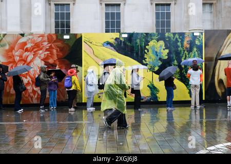 Trafalgar Square, London, Großbritannien. Juli 2024. Wetter in Großbritannien: Regen in London. Quelle: Matthew Chattle/Alamy Live News Stockfoto