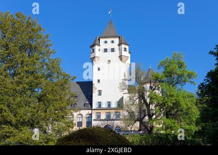 Europa, Luxemburg, Colmar-Berg, Burg Berg (Hauptwohnsitz des Großherzogs von Luxemburg) inmitten schöner Gärten Stockfoto