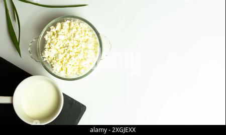 Naturprodukte zum Frühstück: Hüttenkäse Stockfoto