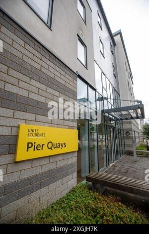 Unite Students bietet Studentenunterkünfte in Medway, Kent, in der Nähe des Campus in Chatham. Bekannt als Pier Quays, liegen die Wohnungen in der Nähe des River Medway und der Städte Gillingham, Chatham, Rainham und Strood. Stockfoto