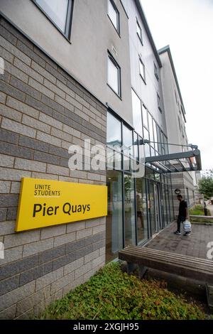 Unite Students bietet Studentenunterkünfte in Medway, Kent, in der Nähe des Campus in Chatham. Bekannt als Pier Quays, liegen die Wohnungen in der Nähe des River Medway und der Städte Gillingham, Chatham, Rainham und Strood. Stockfoto