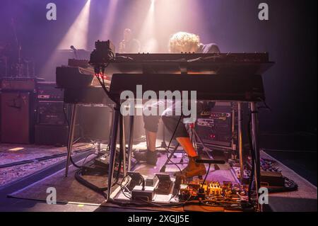 Manchester, Großbritannien. Juli 2024. Adam Granduciel, David Hartley, Robbie Bennett, Charlie Hall, Jon Natchez, Anthony LaMarca und Eliza Hardy Jones von Th Stockfoto