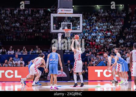 Piräus, Griechenland. Juli 2024. Mario Hezonja aus Kroatien im Finale des Olympischen Qualifikationsturniers zwischen Griechenland und Kroatien im Stadion für Frieden und Freundschaft. Endergebnis: Griechenland 80-69 Kroatien. (Foto: Nicholas Müller/SOPA Images/SIPA USA) Credit: SIPA USA/Alamy Live News Stockfoto