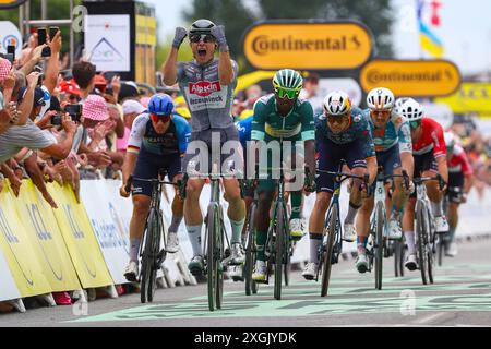 Tour de France 2024 - 111 Ausgabe - 10 Etappe Orleans - Saint Amand Montrond 187,3 km - 09/07/2024 - Pascal Ackermann (Deutschland – Israel – Premier Tech) – Jasper Philipsen (BEL – Alpecin – Deceuninck) – Biniam Girmay (ERI - Intermarché - Wanty) - Wout Van Aert (BEL - Team Visma - Lease a Bike) - John Degenkolb (DE - Team dsm-firmenich PostNL) - Foto Luca BettiniLuca Bettini/Pool/GodingImages Stockfoto