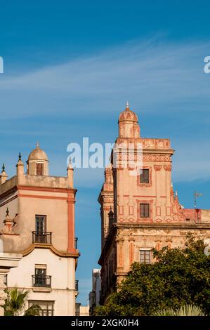 Skyline um Plaza de Espana, Cadiz, Andalusien, Spanien. Stockfoto