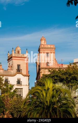 Skyline um Plaza de Espana, Cadiz, Andalusien, Spanien. Stockfoto