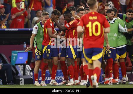 MÜNCHEN - (l-r) Fermin Lopez aus Spanien, Lamine Yamal aus Spanien, Nico Williams aus Spanien, Dani Olmo aus Spanien erzielte das 1-1 beim Halbfinalspiel der UEFA EURO 2024 zwischen Spanien und Frankreich in der Münchner Fußball-Arena am 9. Juli 2024 in München. ANP | Hollandse Hoogte | Maurice van Steen Credit: ANP/Alamy Live News Stockfoto