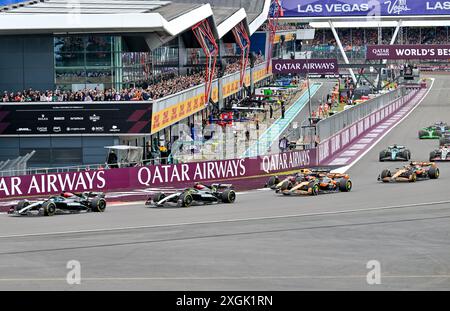 Towcester, Großbritannien. Juli 2024. Der Start des Formel 1 Qatar Airways Grand Prix in Silverstone, Towcester, Northamptonshire, Großbritannien. Quelle: LFP/Alamy Live News Stockfoto