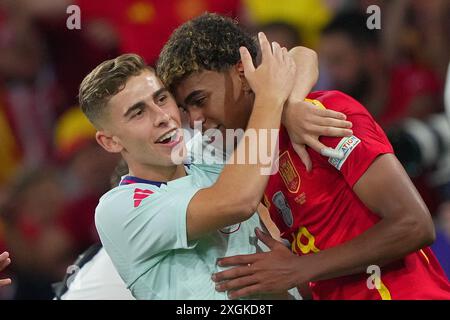 München, Deutschland. Juli 2024. Spanier Lamine Yamal, Spanier Fermin Lopez während des Fußballspiels der Euro 2024 zwischen Spanien und Frankreich in der Münchener Fußballarena, München, Deutschland - Dienstag, den 09. juli 2024. Sport - Fußball . (Foto: Spada/LaPresse) Credit: LaPresse/Alamy Live News Stockfoto