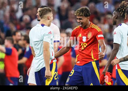 Endstand 2:1 für Spanien. Spanien besiegt Frankreich im Halbfinale und steht im Finale Lamine Yamal (Spanien, #19) GER, Spanien (ESP) vs. Frankreich (FRA), Fussball Europameisterschaft, UEFA EURO 2024, Halbfinale, 09.07.2024 Foto: Eibner-Pressefoto/Roger Buerke Stockfoto