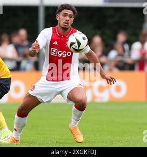 Oldebroek, Niederlande. Juli 2024. OLDEBROEK, NIEDERLANDE - 9. JULI: Tristan Gooijer vom AFC Ajax während des Vorsaison-Freundschaftsspiels zwischen AFC Ajax und STVV im Sportpark Bovenmolen am 9. Juli 2024 in Oldebroek, Niederlande. (Foto: Ben Gal/Orange Pictures) Credit: Orange Pics BV/Alamy Live News Stockfoto