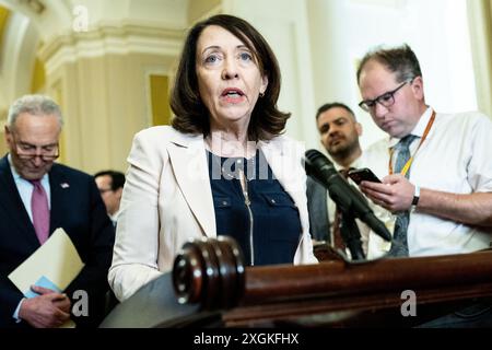 Washington, Usa. Juli 2024. Die US-Senatorin Maria Cantwell (D-WA) spricht auf einer Pressekonferenz im Kapitol der USA. Quelle: SOPA Images Limited/Alamy Live News Stockfoto