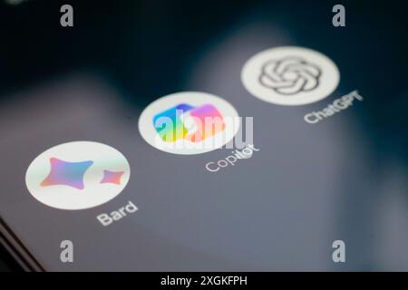 Paraguay. Juli 2024. In dieser Fotoabbildung wird das Google Bard-, Microsoft Copilot- und ChatGPT-Logo (OpenAI) auf einem Smartphone-Bildschirm angezeigt. (Credit Image: © Jaque Silva/SOPA Images via ZUMA Press Wire) NUR REDAKTIONELLE VERWENDUNG! Nicht für kommerzielle ZWECKE! Stockfoto