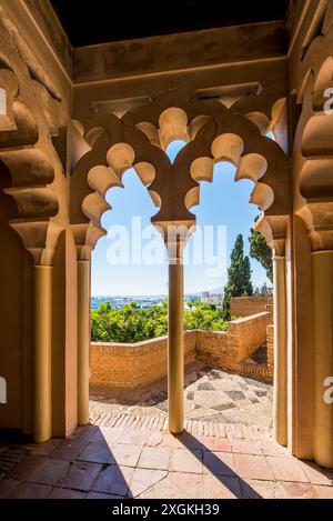 Die Alcazaba und das Schloss von Gibralfaro auf dem Berg Malaga oberhalb der Altstadt von malaga, spanien. Stockfoto