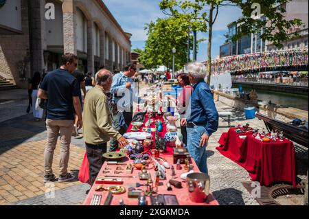 Straße und Flohmarkt in Aveiro, Portugal Stockfoto