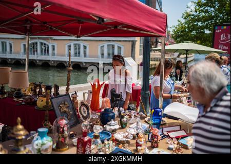 Straße und Flohmarkt in Aveiro, Portugal Stockfoto