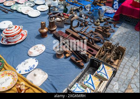 Straße und Flohmarkt in Aveiro, Portugal Stockfoto