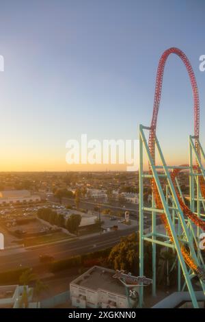 Blick auf Knott's Berry Farm und seine Umgebung von Sky Cabin in Buena Park, Kalifornien Stockfoto