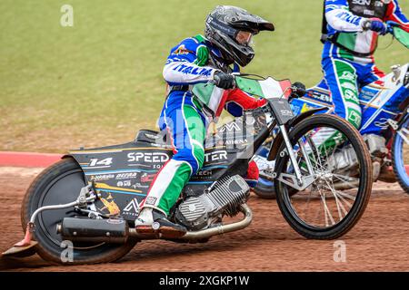 Nicolas Vicentin aus Italien trainiert während des Monster Energy FIM Speedway of Nations Halbfinales 1 im National Speedway Stadium in Manchester am Dienstag, den 9. Juli 2024. (Foto: Ian Charles | MI News) Stockfoto