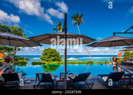 Der Pool im Hilton's Doubletree Resort & Spa, Mahe, Republik Seychellen, Indischer Ozean. Stockfoto