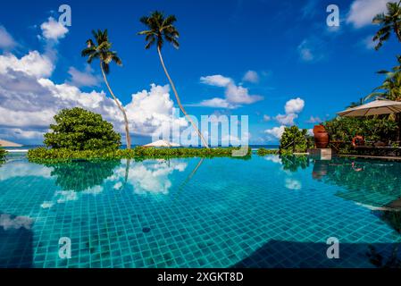 Der Pool im Hilton's Doubletree Resort & Spa, Mahe, Republik Seychellen, Indischer Ozean. Stockfoto