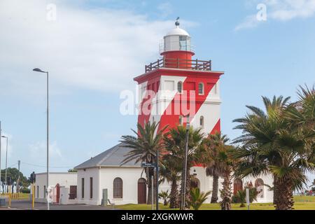 Das rot-weiß gestreifte Green Point Lihgthouse am Mouille Point, Kapstadt Südafrika Stockfoto