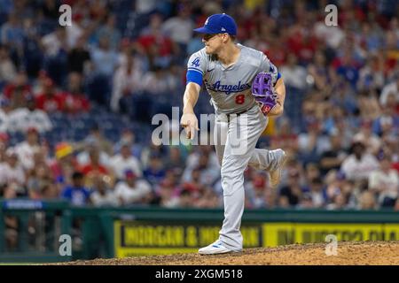 Philadelphia, Usa. Juli 2024. Los Angeles Dodgers dritter Baseman Enrique Hernandez (8) spielt während des achten Inning eines MLB-Baseballspiels gegen die Philadelphia Phillies in Philadelphia am Dienstag, den 9. Juli 2024. Foto: Laurence Kesterson/UPI Credit: UPI/Alamy Live News Stockfoto