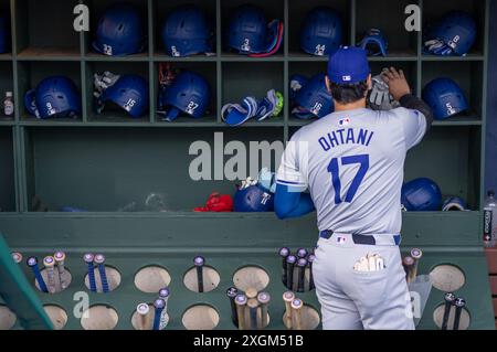 Philadelphia, Usa. Juli 2024. Los Angeles Dodgers ernannte Hitter Shohei Ohtani (17) tritt am Dienstag, den 9. Juli 2024 in Philadelphia in das Dugout ein, bevor ein MLB-Baseballspiel gegen die Philadelphia Phillies in Philadelphia beginnt. Foto: Laurence Kesterson/UPI Credit: UPI/Alamy Live News Stockfoto
