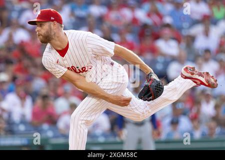 Philadelphia, Usa. Juli 2024. Philadelphia Phillies Starting Pitcher Zack Wheeler wirft während des ersten Inning eines MLB-Baseballspiels gegen die Los Angeles Dodgers in Philadelphia am Dienstag, den 9. Juli 2024. Foto: Laurence Kesterson/UPI Credit: UPI/Alamy Live News Stockfoto