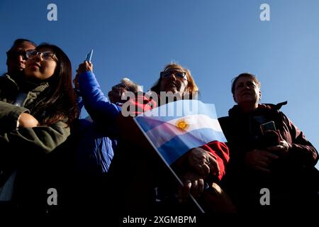 Buenos Aires, Argentinien. Juli 2024. Demonstranten nehmen an der Militärparade Teil, die am 9. Juli 2024 zum 208. Jahrestag der Unabhängigkeit Argentiniens in Buenos Aires, Argentinien, organisiert wurde. (Foto: Francisco Loureiro/SIPA USA) Credit: SIPA USA/Alamy Live News Stockfoto