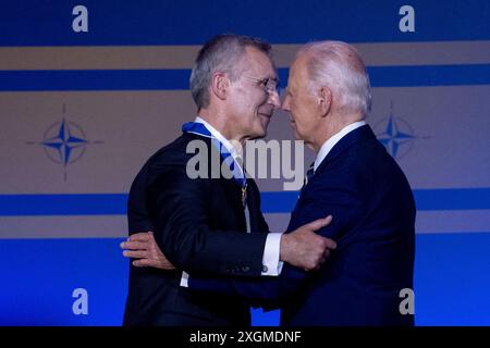 Washington DC, USA 20240710. NATO-Generalsekretär Jens Stoltenberg wurde von US-Präsident Joe Biden mit der „President's Medal of Freedom“ ausgezeichnet. Er erhielt sie bei der Eröffnung des NATO-Gipfels in Washington für seine Bemühungen als NATO-Generalsekretär. Foto: Javad Parsa / NTB Stockfoto