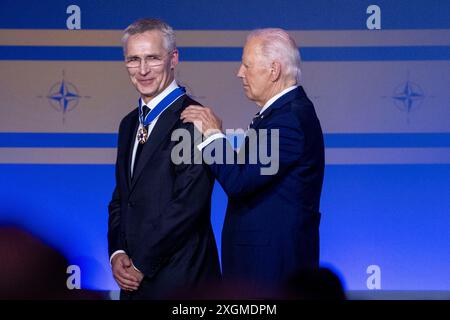 Washington DC, USA 20240710. NATO-Generalsekretär Jens Stoltenberg wurde von US-Präsident Joe Biden mit der „President's Medal of Freedom“ ausgezeichnet. Er erhielt sie bei der Eröffnung des NATO-Gipfels in Washington für seine Bemühungen als NATO-Generalsekretär. Foto: Javad Parsa / NTB Stockfoto