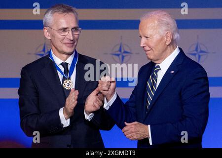 Washington DC, USA 20240710. NATO-Generalsekretär Jens Stoltenberg wurde von US-Präsident Joe Biden mit der „President's Medal of Freedom“ ausgezeichnet. Er erhielt sie bei der Eröffnung des NATO-Gipfels in Washington für seine Bemühungen als NATO-Generalsekretär. Foto: Javad Parsa / NTB Stockfoto