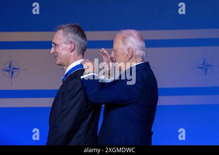 Washington DC, USA 20240710. NATO-Generalsekretär Jens Stoltenberg wurde von US-Präsident Joe Biden mit der „President's Medal of Freedom“ ausgezeichnet. Er erhielt sie bei der Eröffnung des NATO-Gipfels in Washington für seine Bemühungen als NATO-Generalsekretär. Foto: Javad Parsa / NTB Stockfoto