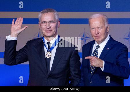 Washington DC, USA 20240710. NATO-Generalsekretär Jens Stoltenberg wurde von US-Präsident Joe Biden mit der „President's Medal of Freedom“ ausgezeichnet. Er erhielt sie bei der Eröffnung des NATO-Gipfels in Washington für seine Bemühungen als NATO-Generalsekretär. Foto: Javad Parsa / NTB Stockfoto