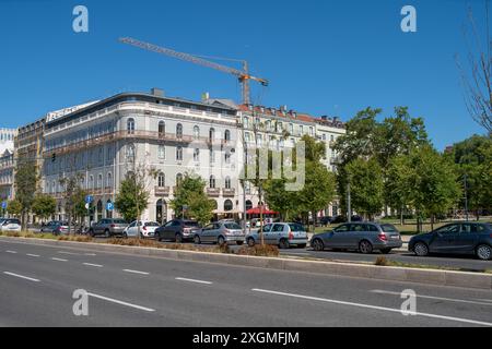 Portugal Lissabon 7. juli 2024. Die Avenida 24 de Julho wurde nach dem Datum des 24. Juli benannt, das das Ende der portugiesischen Diktatur im Jahr 1974 markiert Stockfoto