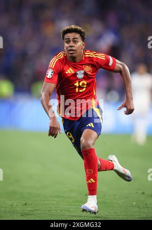 MÜNCHEN, DEUTSCHLAND - 09. JULI: Lamine Yamal aus Spanien im Halbfinalspiel der UEFA EURO 2024 zwischen Spanien und Frankreich am 09. Juli 2024 in München. © diebilderwelt / Alamy Stock Stockfoto